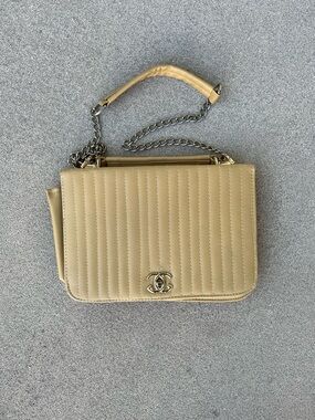 CHANEL Beige Chevron Quilted Chain Shoulder Bag